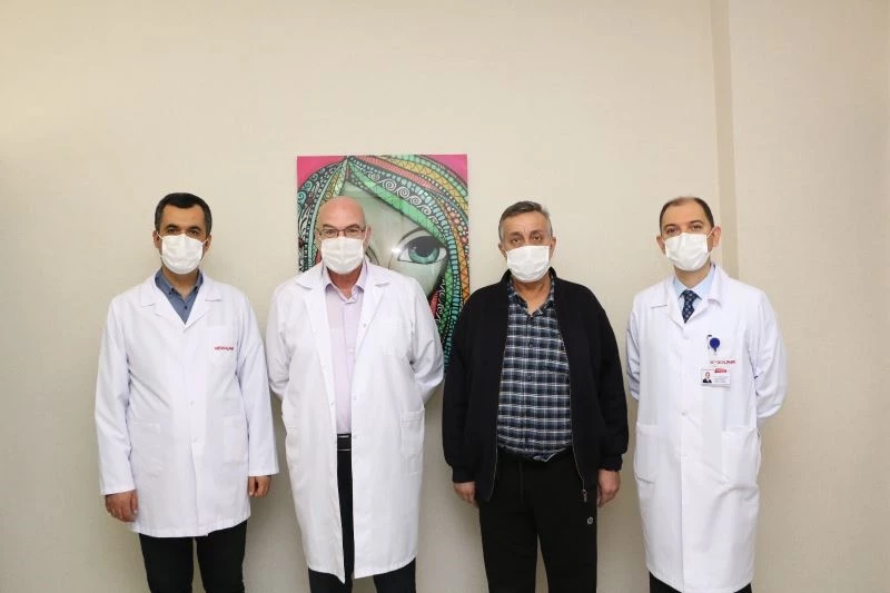 Vücudundaki şişkinliği kilo sandı, karnından 20 kiloluk tümör çıkarıldı
