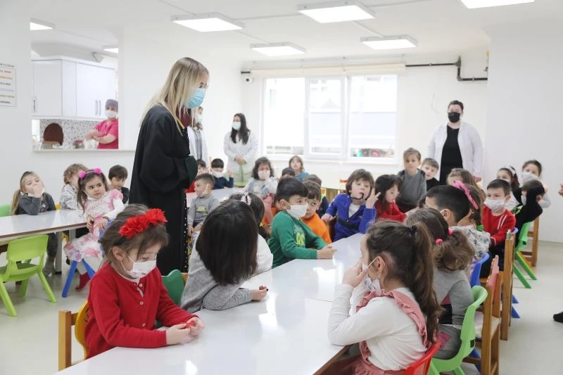 Minikler avukatlık mesleğini tanıdı
