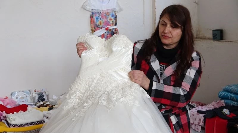 Evlenecek çiftlere bedava gelinlik ve damatlık hediye ediyorlar
