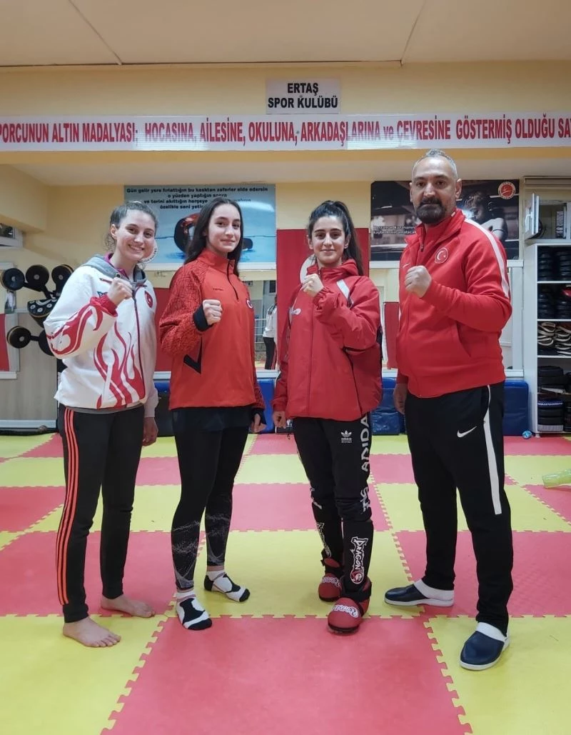 Milli kick boksçular Avrupa kupası için yola çıktı
