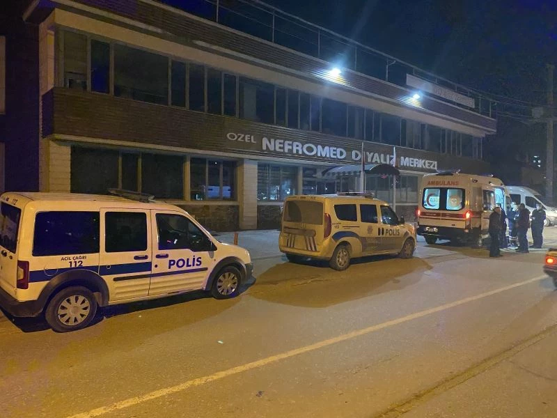 Alkol içerken sigarası evin içine düştü, yangında dumandan etkilendi
