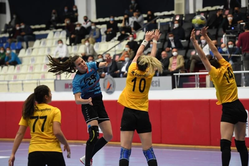 Mavi Kelebekler, yarı finale yükselmek istiyor
