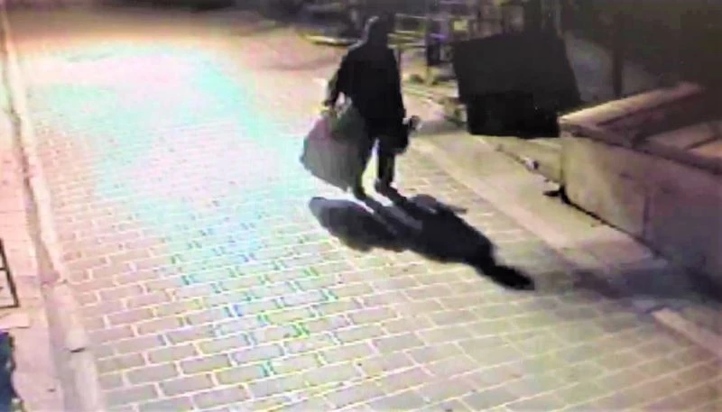 Simitçinin ekmek teknesini kundakladı
