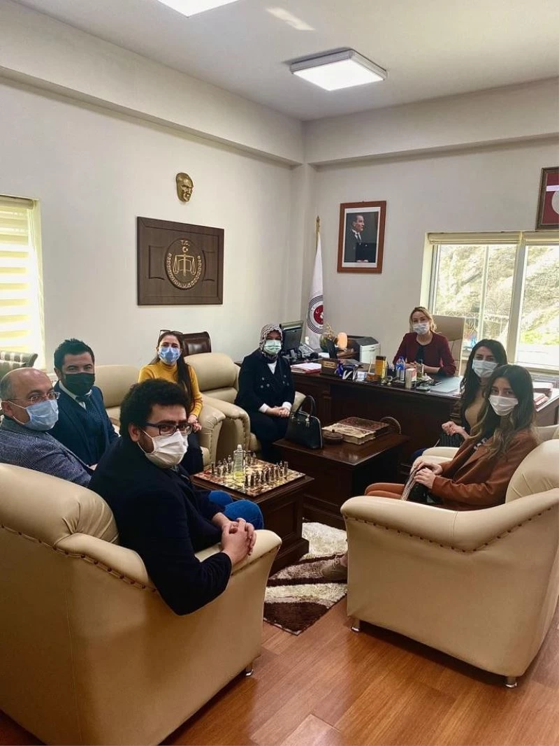 İskilip Cumhuriyet Başsavcılığından avukatlara çiçek
