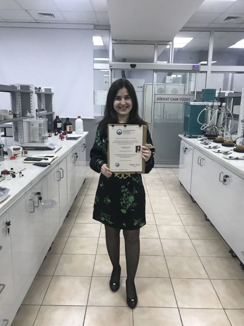 Prof. Dr. Altıntop’a ’Seçkin Kadın Araştırmacı’ ödülü
