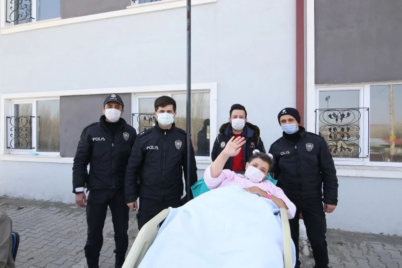 Hasta yakınları bize saldırıyor ihbarında bulunup, polis ekiplerine sürpriz yaptılar
