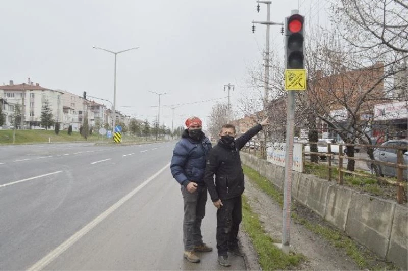 Kavşaklara motosiklet uyarı levhası
