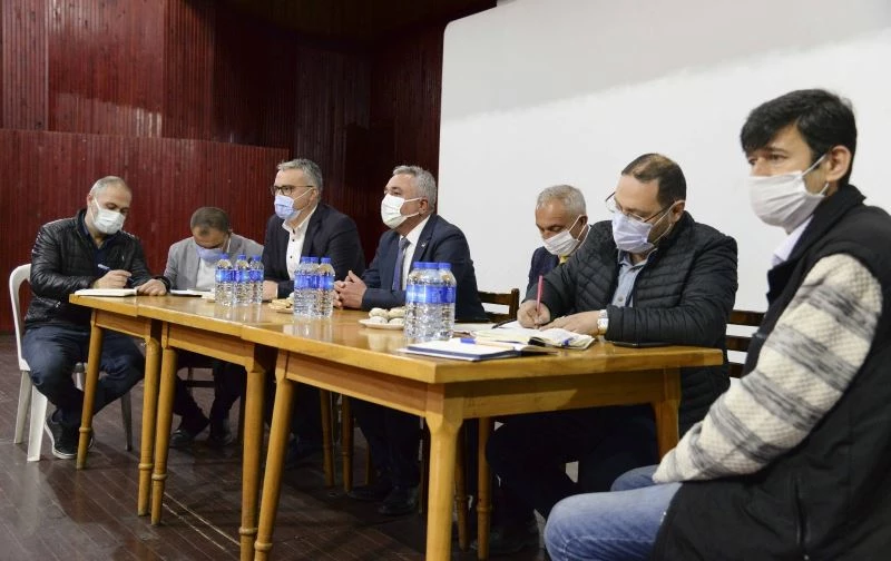 Aydın Büyükşehir Belediyesi Sultanhisarlı muhtarlarla bir araya geldi
