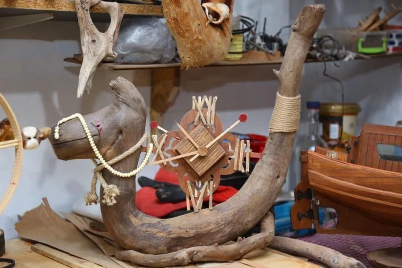 Hayallerini maketlere yansıtıyor
