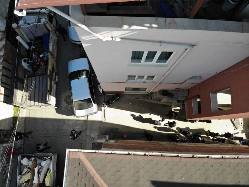 Ünlüleri de soyan hırsızın evinden 2 kamyon çalıntı malzeme çıktı
