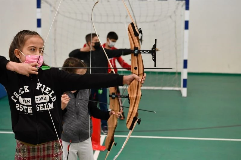 Miryokefalon Zaferi’nin kazanıldığı toprakların çocukları okçuluk öğreniyor
