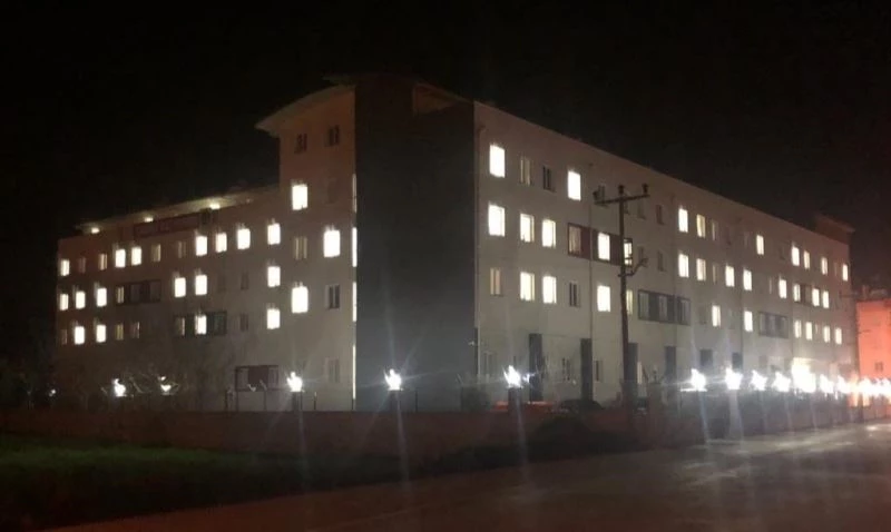 Karantinaya uymayanların kaldığı yurt ışıl ışıl
