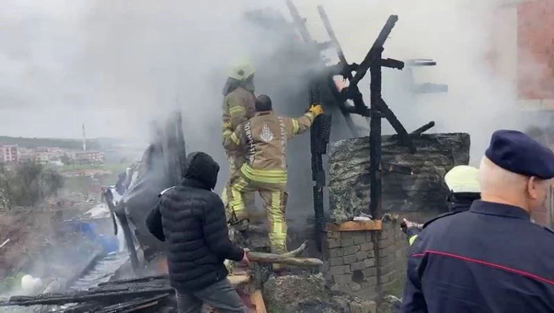 (Özel) Arnavutköy’de alev alev yanan tandır fırını küle döndü
