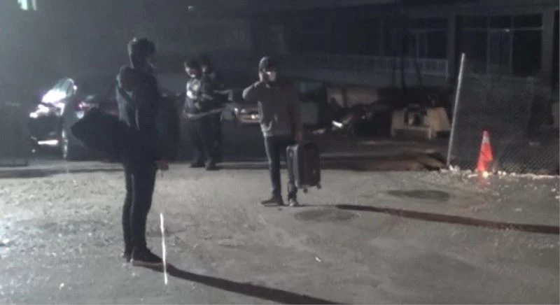 3 aylık maaşlarını alamadan tazminatsız kovulan işçiler 20 katlı binanın çatısında eylem yaptı
