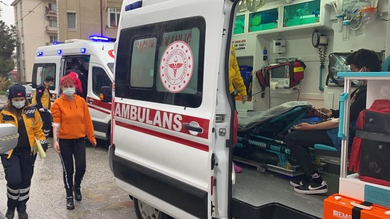 Evlerinde çıkan yangında zehirlendiler, 4 saat sonra fenalaşınca hastaneye kaldırıldılar
