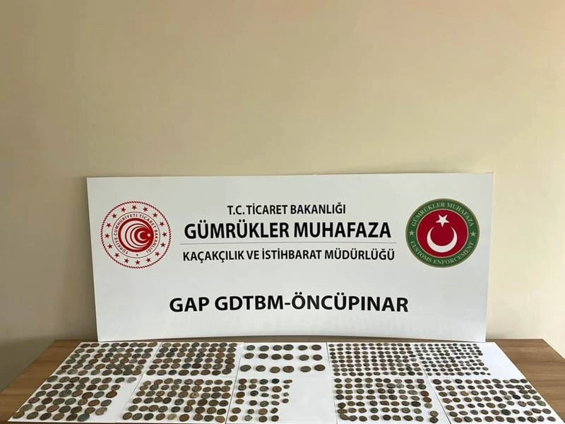 Sınır kapısında 544 adet tarihi sikke ele geçirildi
