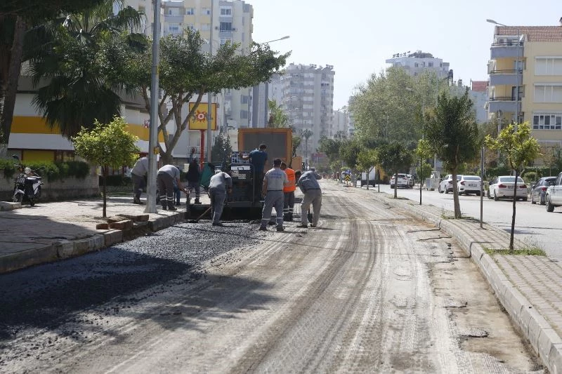 Çınarlı Caddesi’ne sıcak asfalt çalışması
