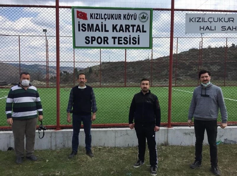 İsmail Kartal ismi köylerindeki halı saha tesisine verildi
