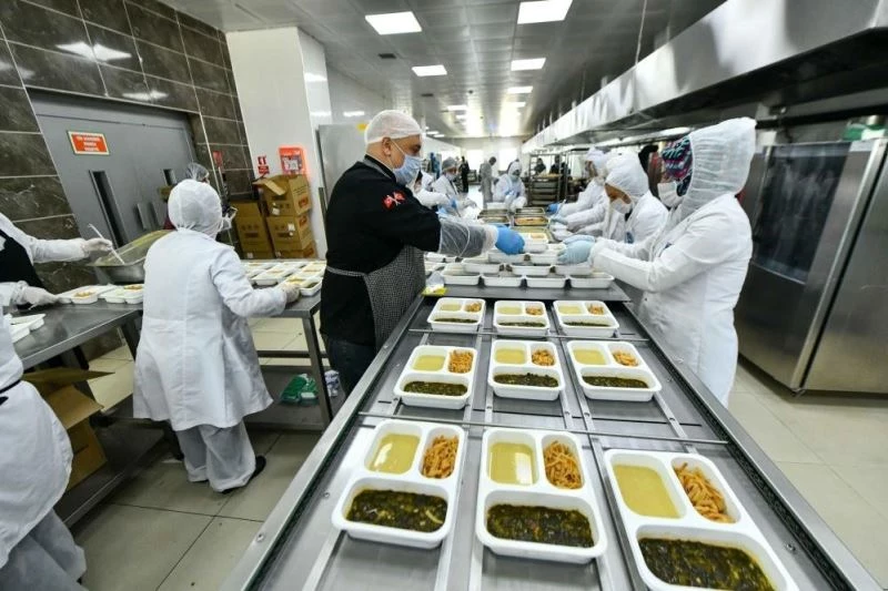 Ramazan ayında öğünlerde tüketilen miktara dikkat
