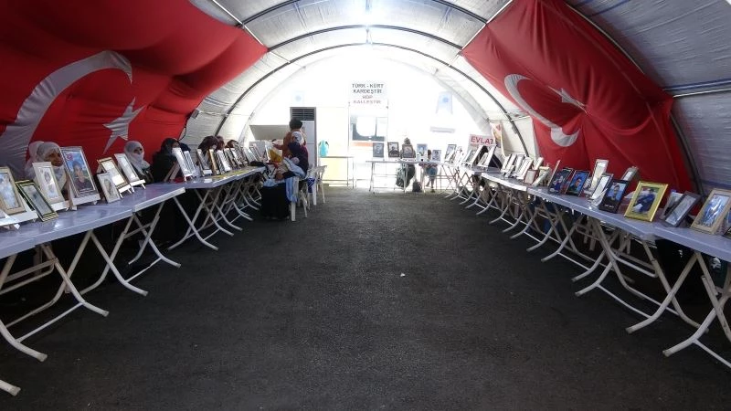 HDP önündeki aileler evlat nöbeti eylemine kararlılıkla devam ediyor
