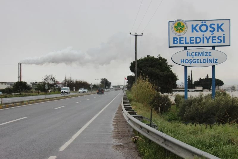 Fabrika bacasından çıkan dumanlar ilçeyi rahatsız ediyor
