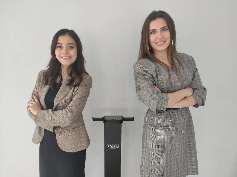 İki kız arkadaşın ilkokuldan ortaklığa uzanan yolculuğu
