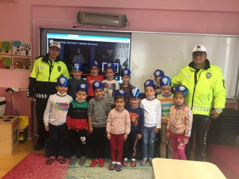 Şehit polisler için mevlit okutulup öğrencileri ziyaret ettiler
