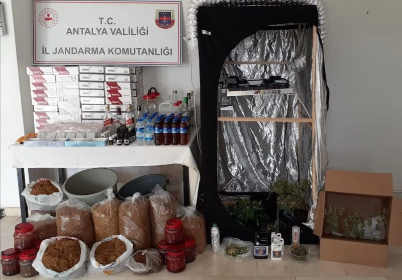 Kaçak alkol ve uyuşturucu madde üreterek satışını yapan 3 kişi gözaltına alındı
