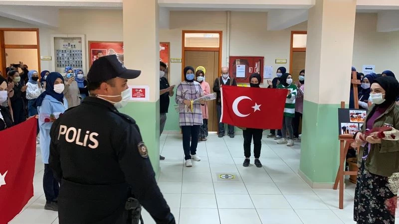 Lise öğrencilerinden polislere kavga ihbarıyla sürpriz
