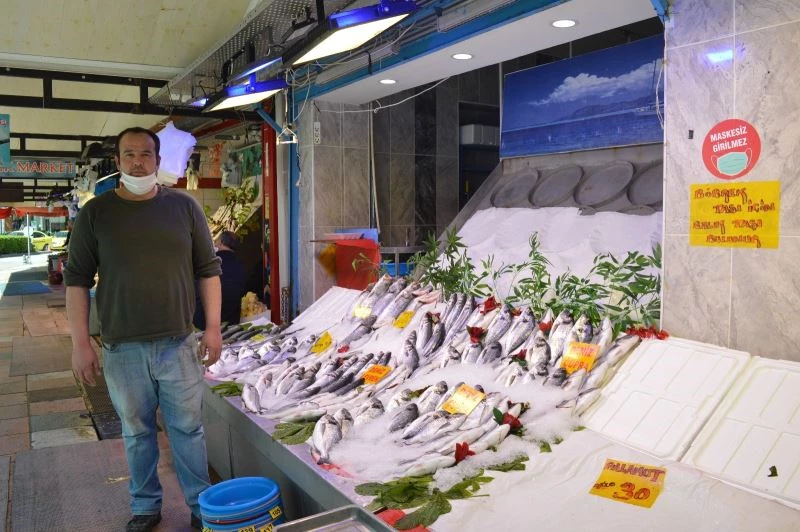 Kısıtlamada balık satışları neredeyse sıfıra indi
