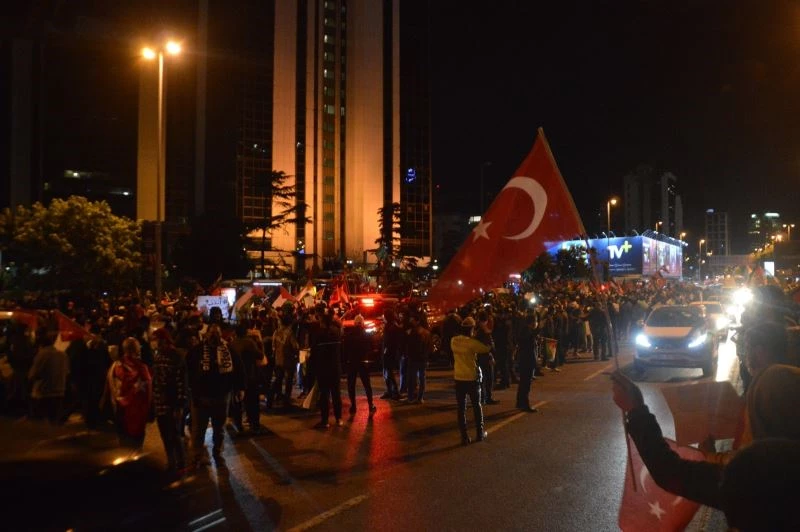 İstanbul’daki İsrail Başkonsolosluğu önündeki protesto devam ediyor
