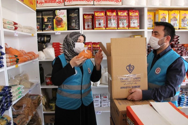 Amasya Müftülüğü gıda kolisi alışverişini mahalle bakkallarından yaptı
