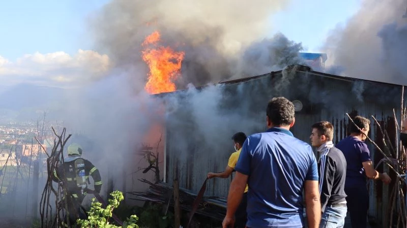 Çakmakla oynayan 5 yaşındaki çocuk evi küle çevirdi
