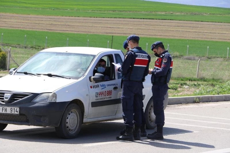 Çorum’da kısıtlama kurallarına uymayanlara ceza uygulandı
