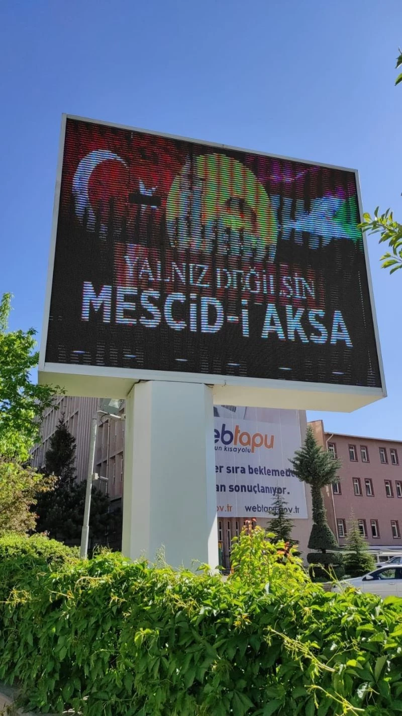 Çevre ve Şehircilik Bakanlığından bilgi ekranlarıyla Filistin’e destek
