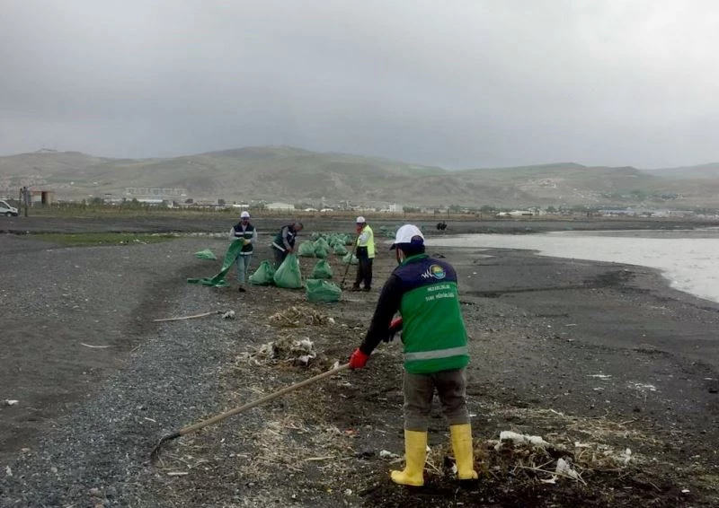 Kirman Deresi ve Fidanlık sahili temizlendi
