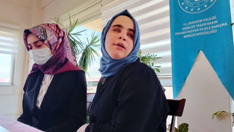 Görme engelli Berna Kuran’ı Kerim’i ezbere okuyor
