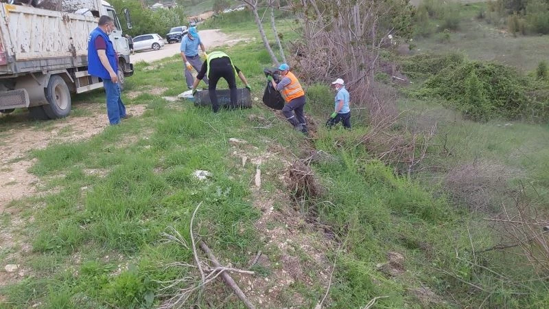 Belediyeden mıntıka temizliği
