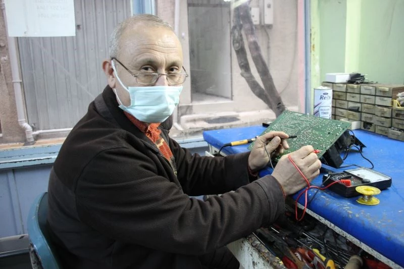 30 yıllık televizyon tamircisi teknolojiye direniyor
