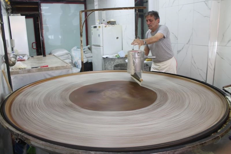 Geleneksel üretim tel kadayıfta bayram öncesi hareketliliği
