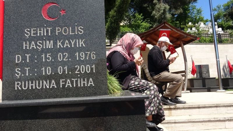 Şehadet haberini televizyondan öğrendiği oğlu için Antalya’dan Zonguldak’a taşındı
