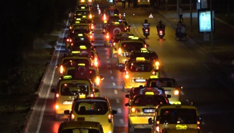 Antalya’da taksicilerden İsrail’i kınama konvoyu

