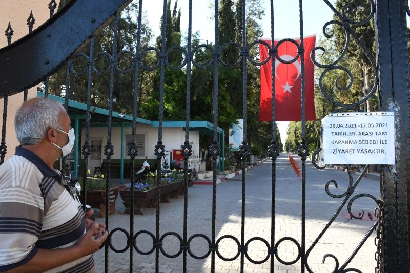 Kapalı kapılar ardından dua
