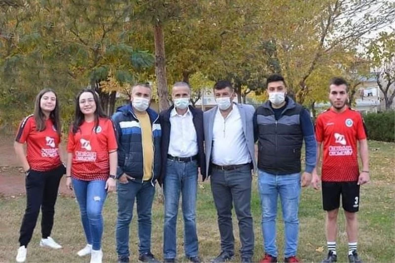 ’Biz varız’ ekibi çocukları sevindirdi
