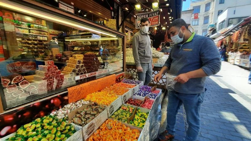 Ramazan Bayramı öncesi Mısır Çarşısı durgun
