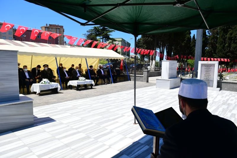 Şehitliğe bayram ziyareti
