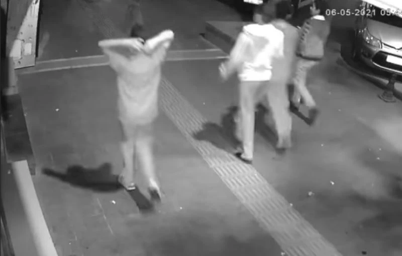 Kısıtlama saatinde markete girip dolaptaki içecekleri çaldılar
