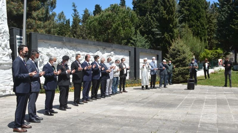 Sinop protokolü şehitlikte
