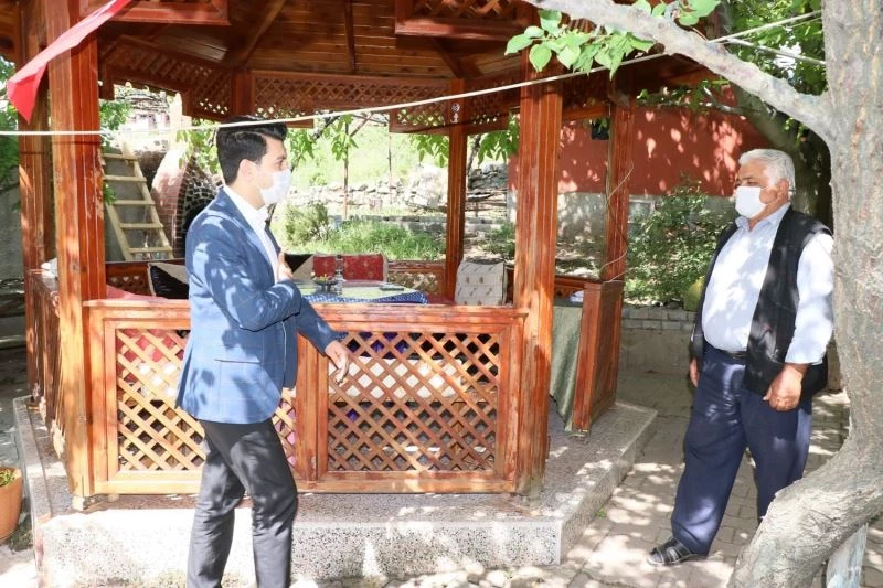 Kaymakam Akduman ve Başkan Çay’dan şehit ailelerine ziyaret
