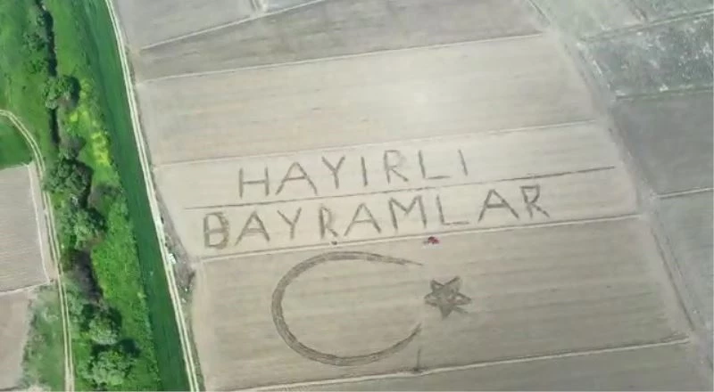 Tarlasına traktörüyle ’hayırlı bayramlar’ yazdı
